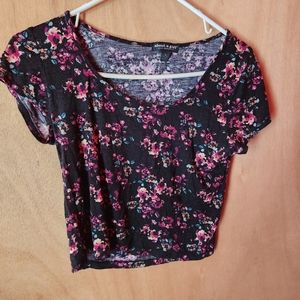 ABOUT A GIRL LOS ANGELES Floral Crop Top
